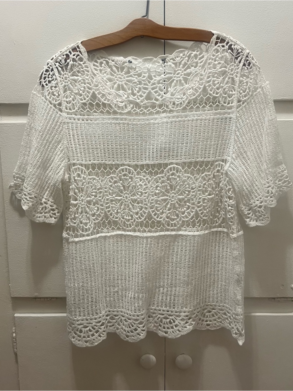Women’s White Crochet Top Size M